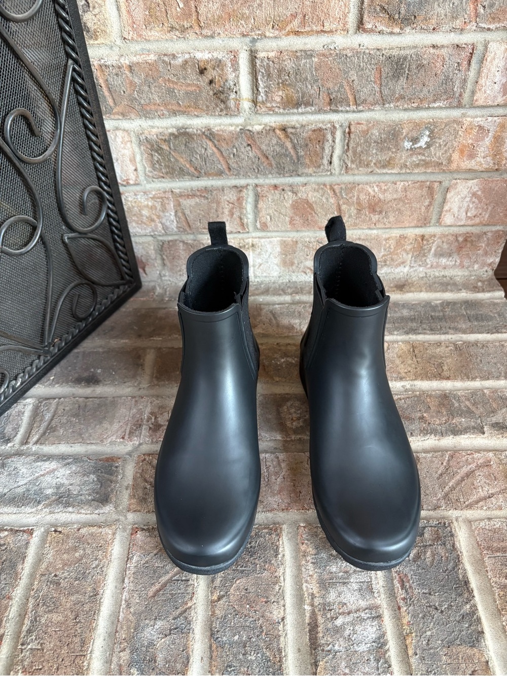 Hunter Refined Slim Fit Chelsea Waterproof Boots – Like New!
